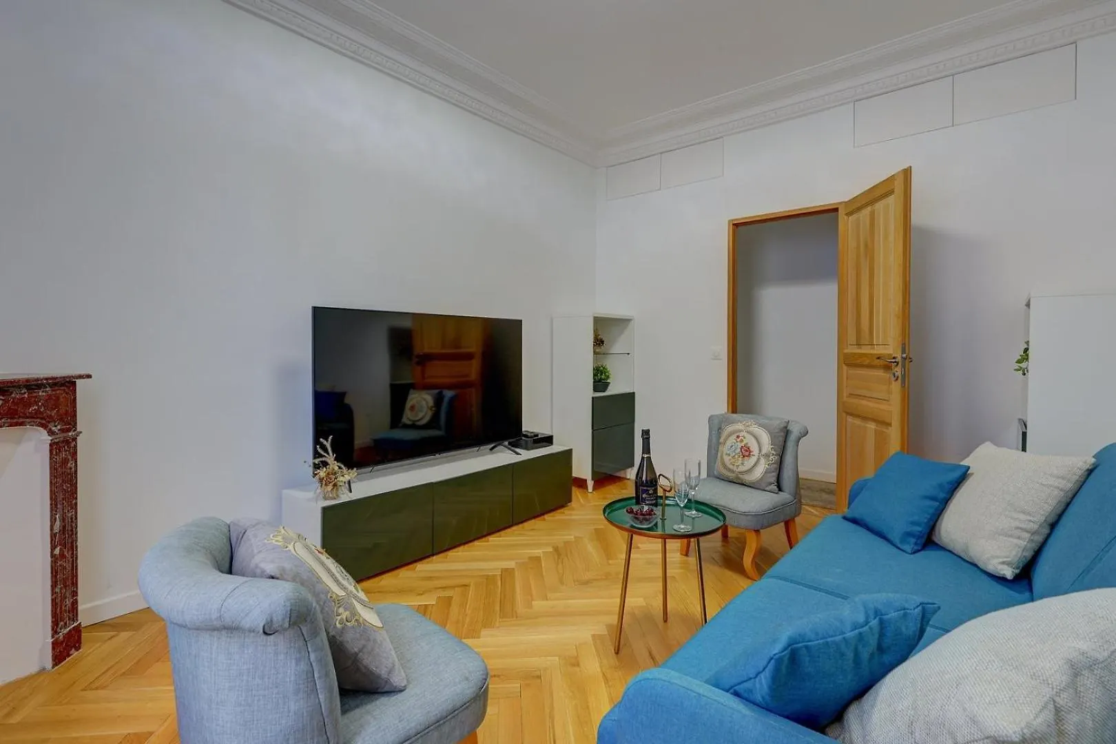 Mericourt Suite, Place De La Republique Paříž 0*,